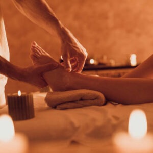 Massaggio relax ayurvedico ai piedi con scrub 30 minuti